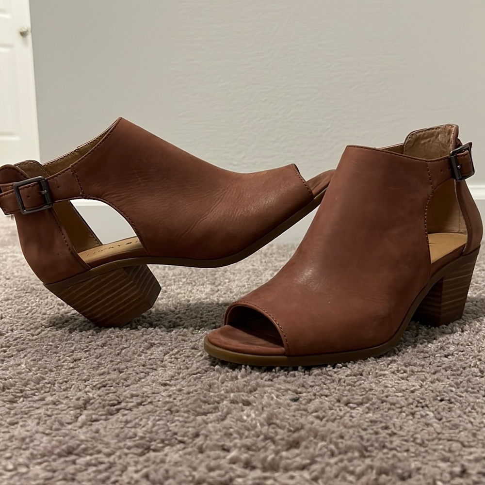 Lucky brand peep toe bootie in a 6M/36